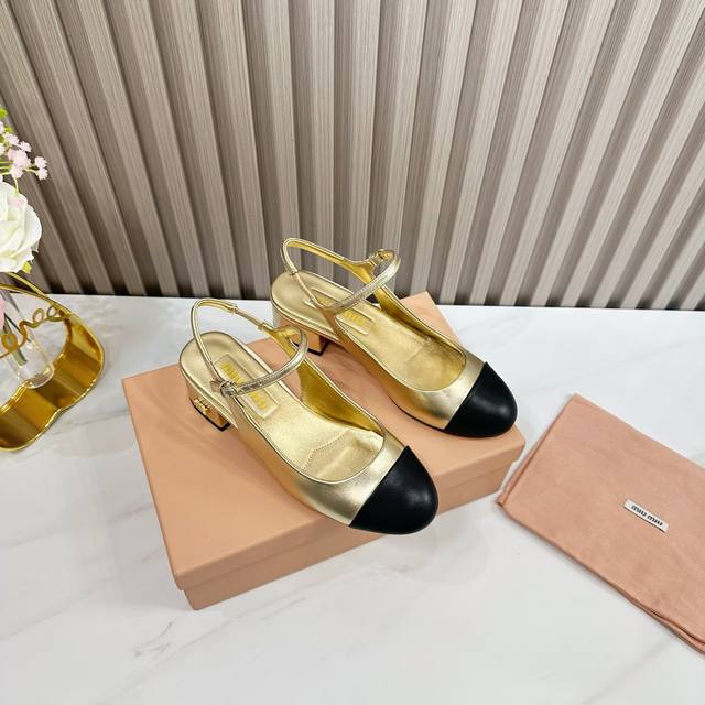 工厂 2024 新款新品 Miu Miu 全新超美装饰搭配,时尚淑女气质十足 双色拼接 又不乏美艳色彩,外侧附带弹力象巾 上脚非常方便意大利引进的原版楦头是最新